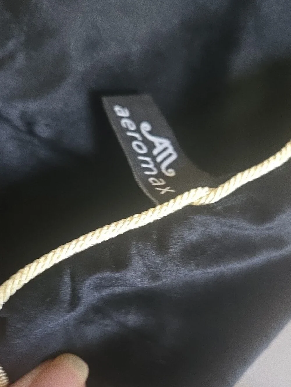 aeromax luxurious black